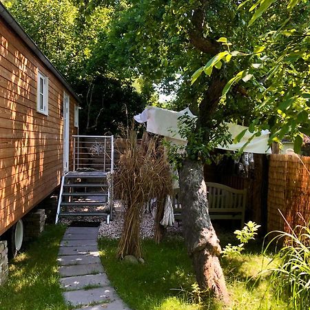 Zirkuswagen Mit Outdoor Whirlpool Und Garten Petershagen-Eggersdorf Buitenkant foto