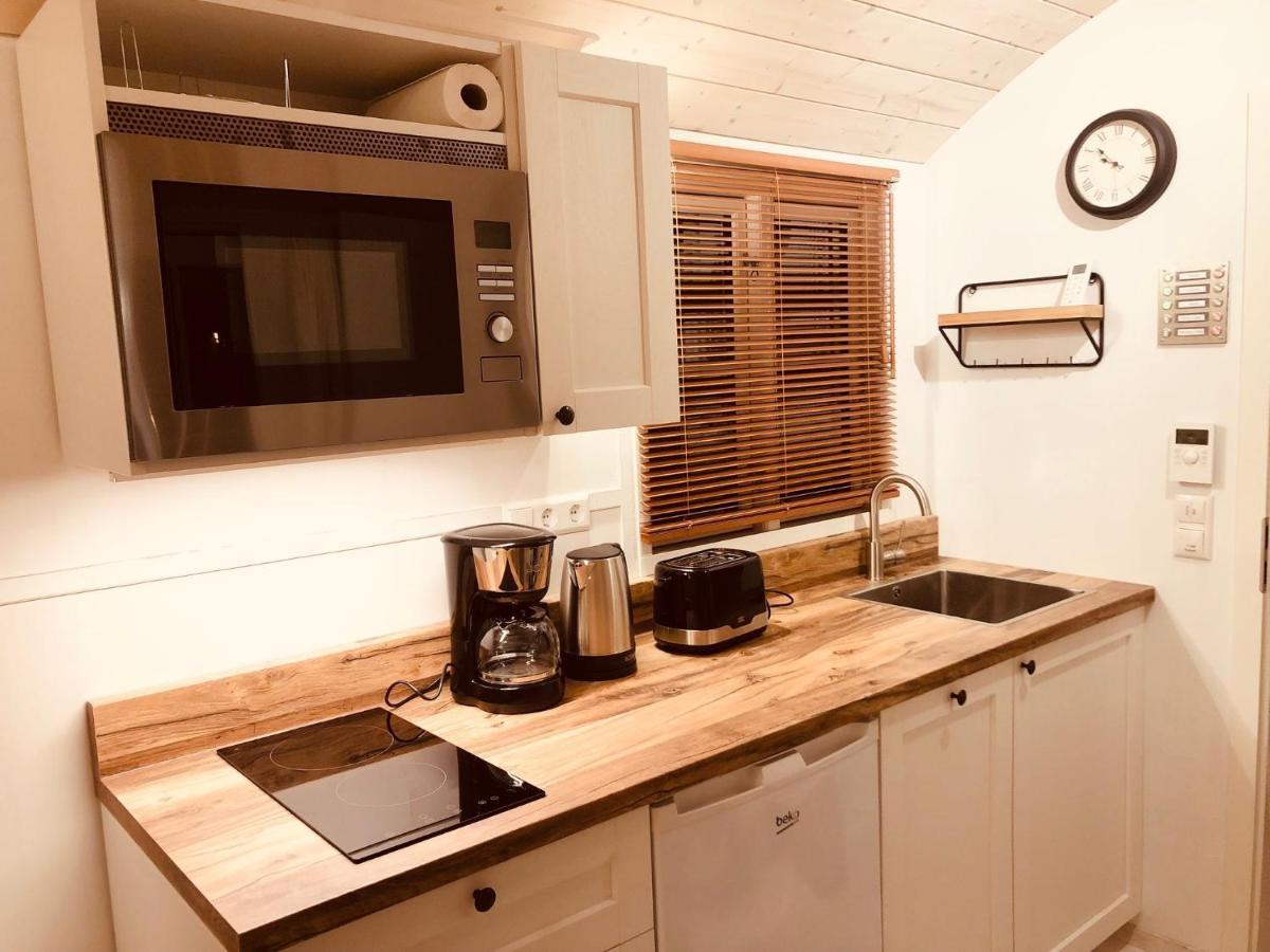 Zirkuswagen Mit Outdoor Whirlpool Und Garten Petershagen-Eggersdorf Buitenkant foto