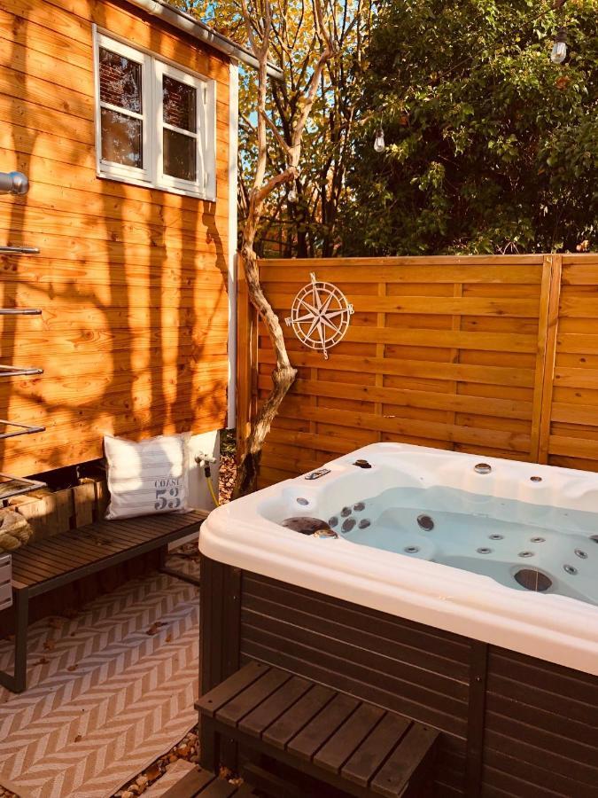 Zirkuswagen Mit Outdoor Whirlpool Und Garten Petershagen-Eggersdorf Buitenkant foto
