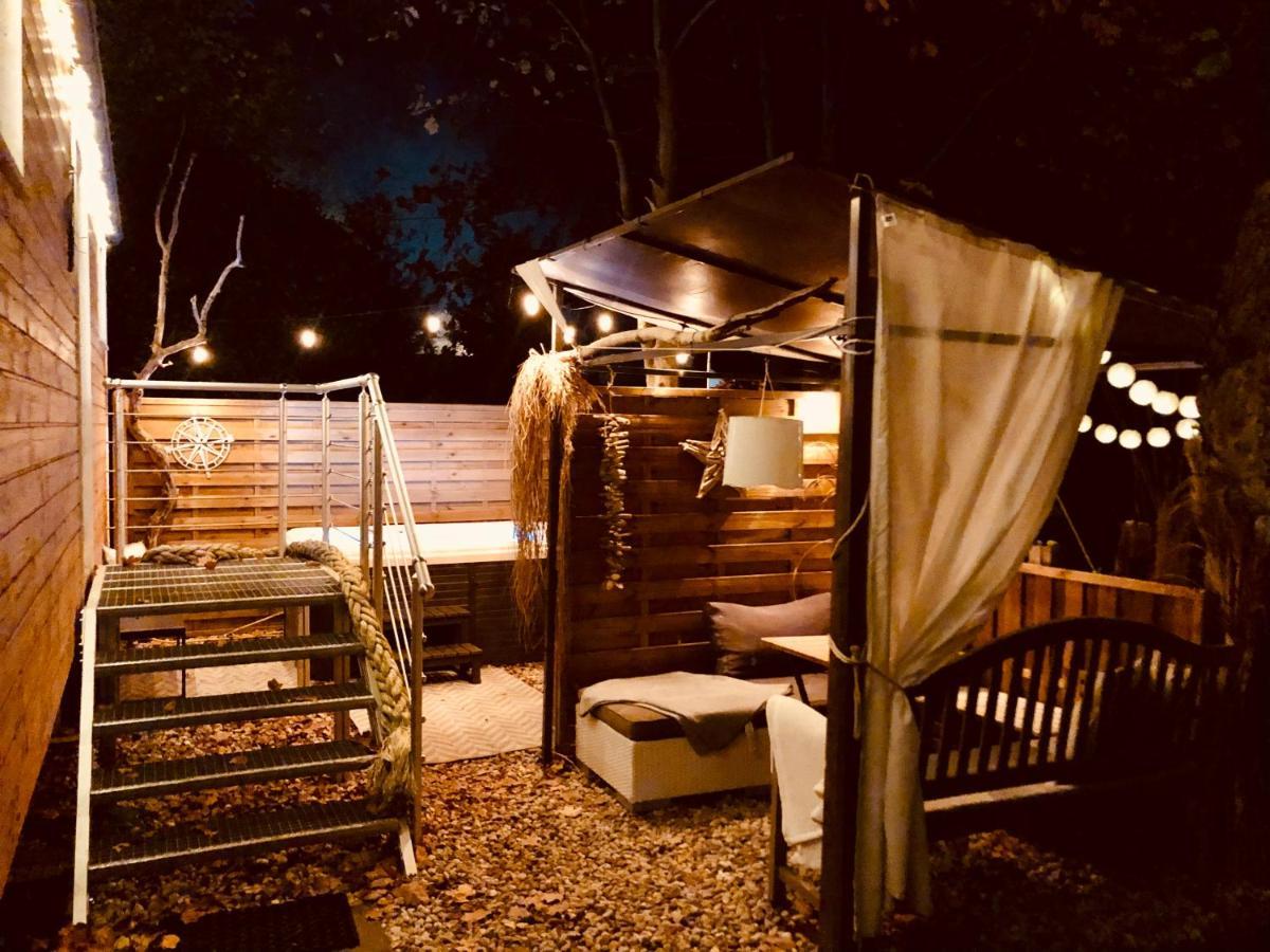 Zirkuswagen Mit Outdoor Whirlpool Und Garten Petershagen-Eggersdorf Buitenkant foto