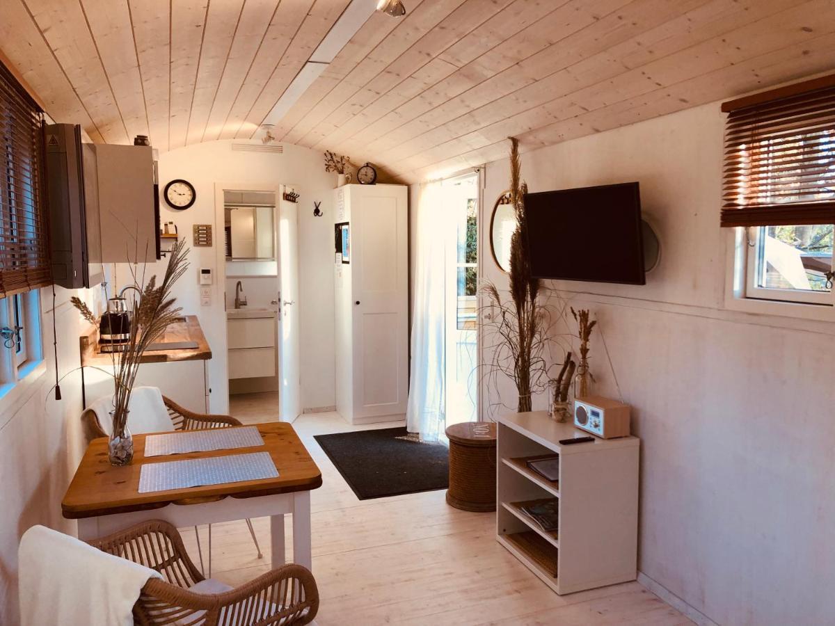 Zirkuswagen Mit Outdoor Whirlpool Und Garten Petershagen-Eggersdorf Buitenkant foto