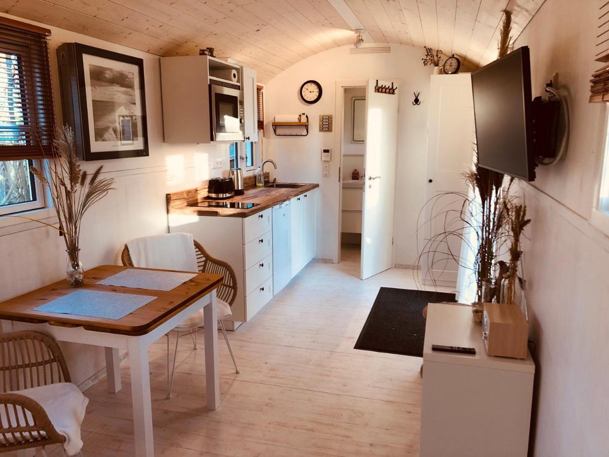 Zirkuswagen Mit Outdoor Whirlpool Und Garten Petershagen-Eggersdorf Buitenkant foto
