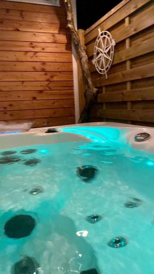 Zirkuswagen Mit Outdoor Whirlpool Und Garten Petershagen-Eggersdorf Buitenkant foto