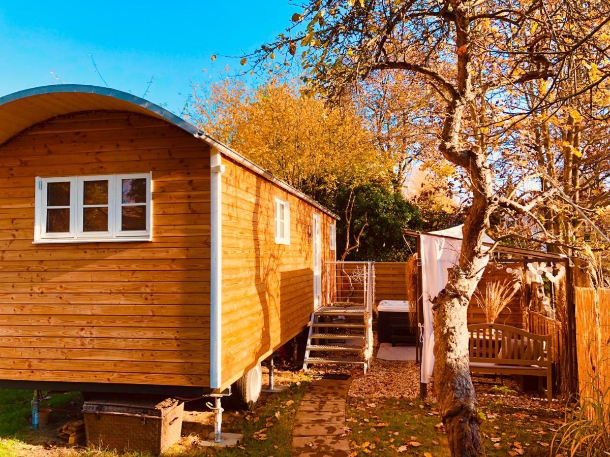 Zirkuswagen Mit Outdoor Whirlpool Und Garten Petershagen-Eggersdorf Buitenkant foto